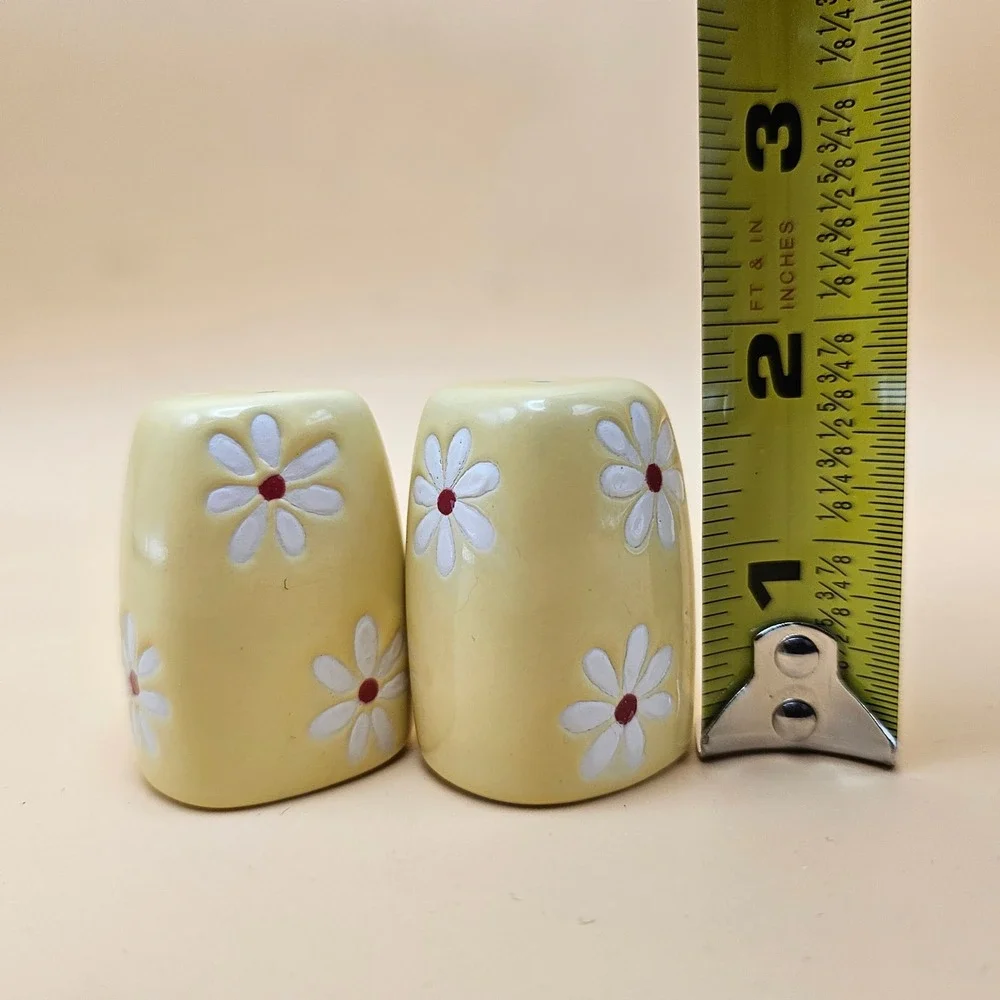 Yellow Daisy Salt Pepper Shakers Ceramic Kitchen‎ Dining Farmhouse Decor